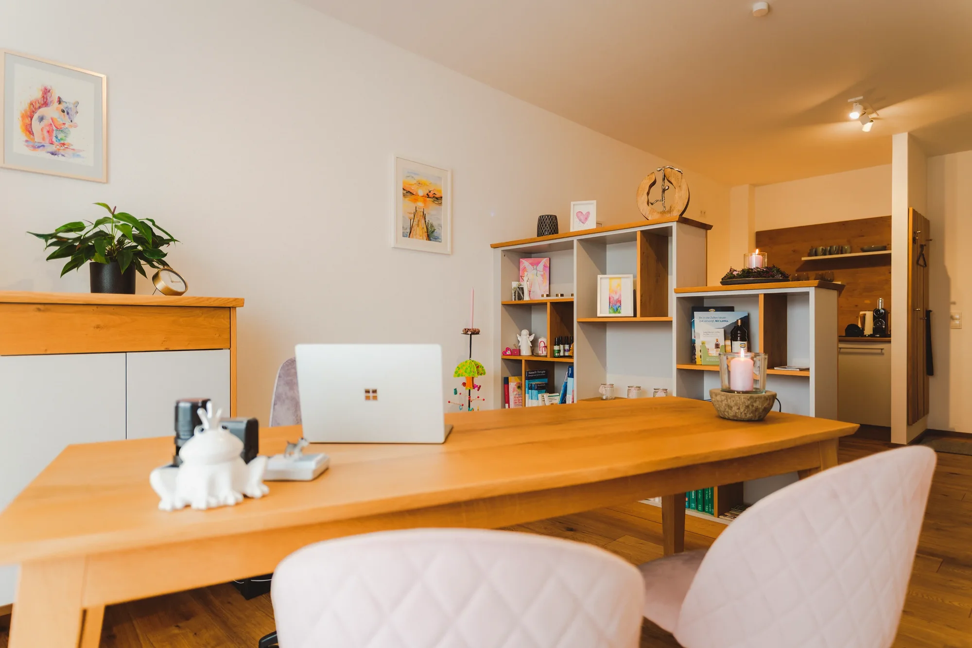 Besprechungszimmer der Osteopathiepraxis Sabine Schmidt